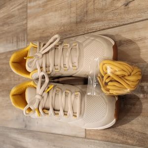 Sketchers tennis shoes.  Size 6 memory foam